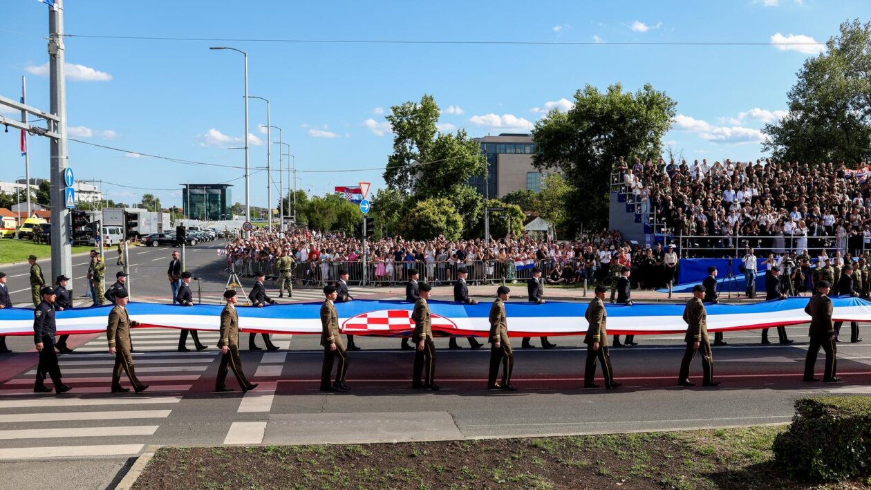 Zagreb: Svečani vojni mimohod u povodu 30 godina VRO Oluja