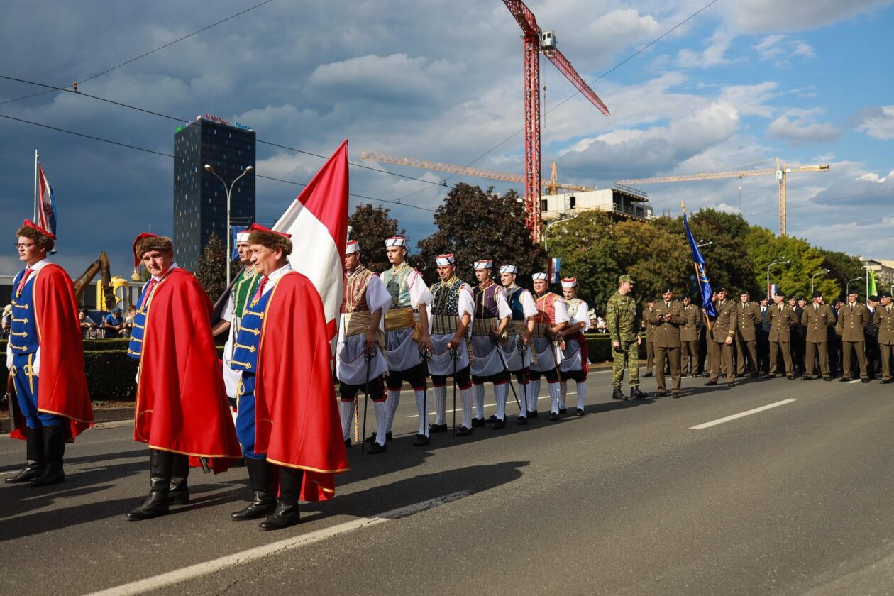 Zagreb: Svečani vojni mimohod u povodu 30 godina VRO Oluja