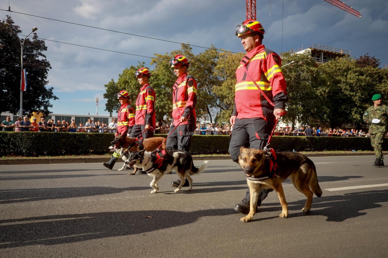 Zagreb: Svečani vojni mimohod u povodu 30 godina VRO Oluja