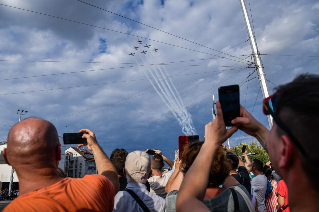 Zagreb: Prelet helikoptera i zrakoplova  tijekom svečanog obilježavanja 30. obljetnice VRO Oluja