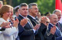 Zagreb: Uzvanici iz lože prate svečani vojni mimohod u povodu 30. obljetnice VRO Oluja