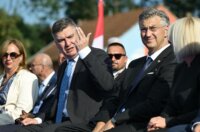 Zagreb: Uzvanici iz lože prate svečani vojni mimohod u povodu 30. obljetnice VRO Oluja