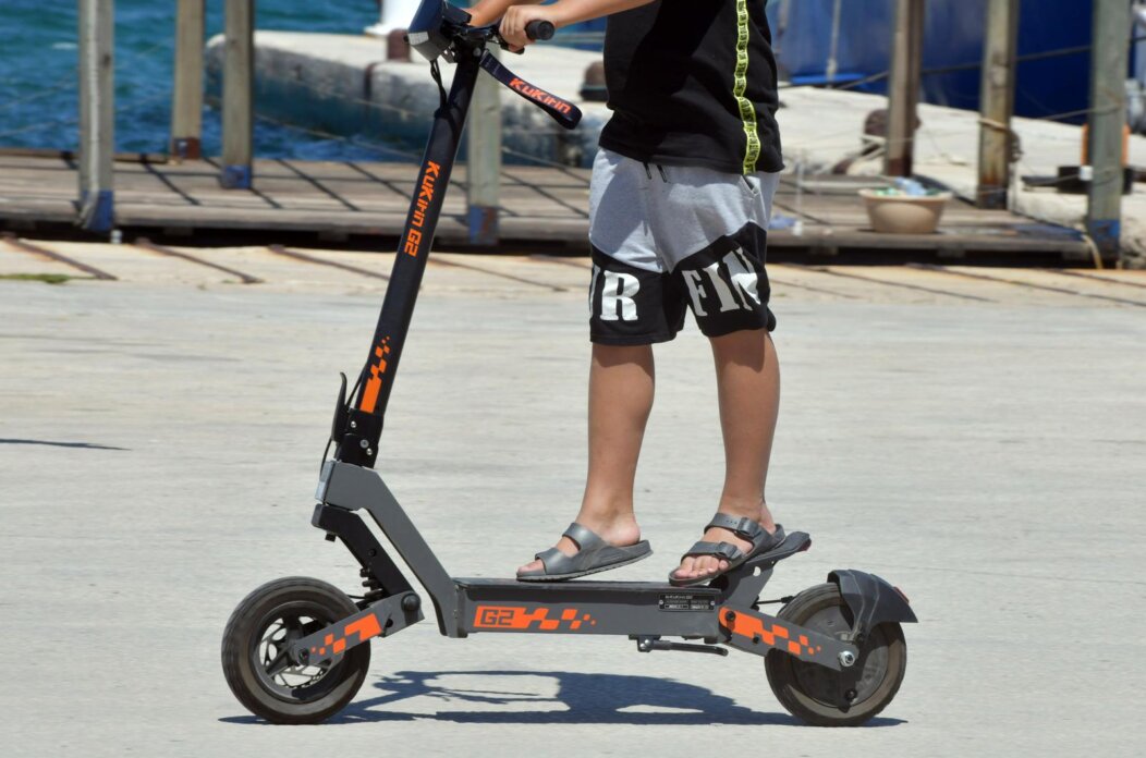 ibenik: Vonja djece na elektri?nim romobilima ibenik: Vonja djece na elektri?nim romobilima