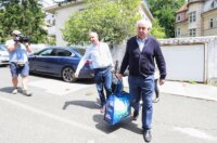 Zagreb: Dolazak Ive Sanadera u obiteljsku kuću nakon izlaska iz zatvora Zagreb: Dolazak Ive Sanadera u obiteljsku kuću nakon izlaska iz zatvora