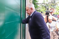 Zagreb: Dolazak Ive Sanadera u obiteljsku kuću nakon izlaska iz zatvora Zagreb: Dolazak Ive Sanadera u obiteljsku kuću nakon izlaska iz zatvora