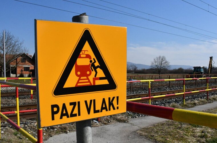Zapolje: Žena i dijete smrtno stradali u naletu vlaka
