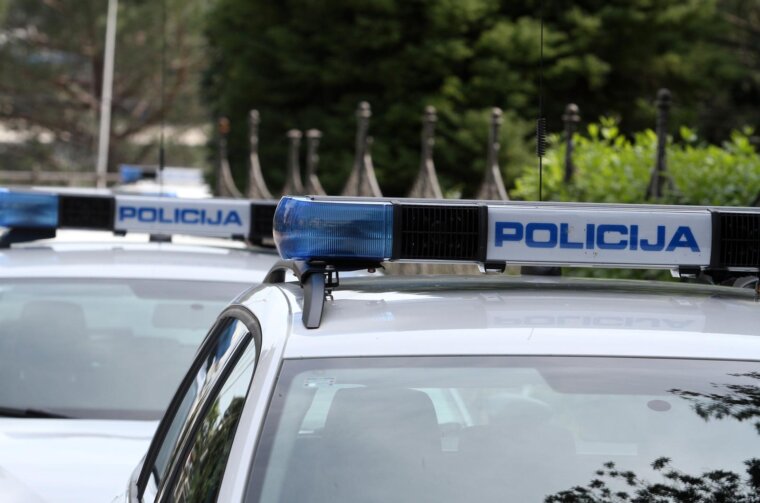 Opatija: policija Policijski automobili marke koda parkirani ispred opatijskog parka