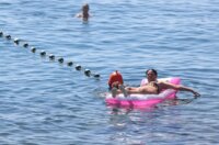 Rijeka: Građani  ituristi spas od vrućine potražili na plaži Ploče