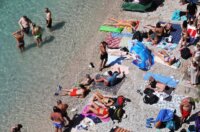 Rijeka: Kupači na gradskoj plaži Sablićevo Rijeka: Kupači na gradskoj plaži Sablićevo