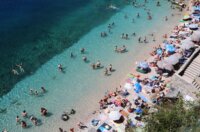 Rijeka: Kupači na gradskoj plaži Sablićevo Rijeka: Kupači na gradskoj plaži Sablićevo