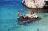 Rijeka: Kupači na gradskoj plaži Sablićevo Rijeka: Kupači na gradskoj plaži Sablićevo