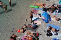 Rijeka: Kupači na gradskoj plaži Sablićevo Rijeka: Kupači na gradskoj plaži Sablićevo