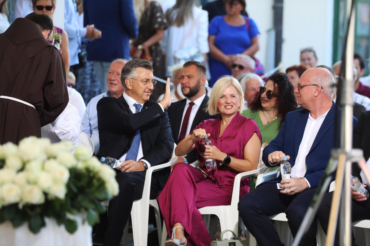 Rijeka: Blagdan Velike Gospe u Trsatskom svetištu, došao i Andrej Plenković Rijeka: Blagdan Velike Gospe u Trsatskom svetištu, došao i Andrej Plenković