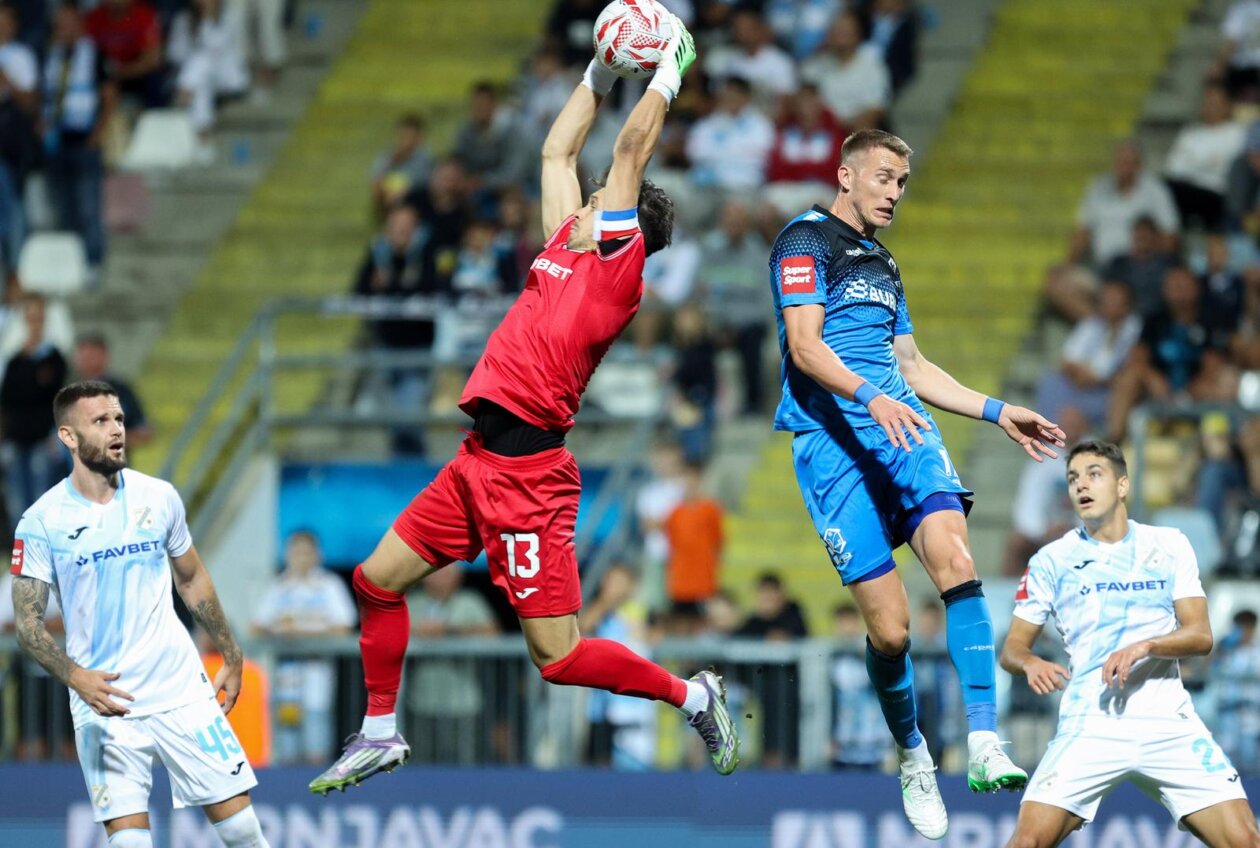 Rijeka i Varaždin sastali se u 4. kolu SuperSport HNL-a Rijeka i Varaždin sastali se u 4. kolu SuperSport HNL-a
