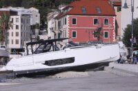 Split: Pomorska nesreća na Matejuški, gliser se nasukao u punoj brzini Split: Pomorska nesreća na Matejuški, gliser se nasukao u punoj brzini