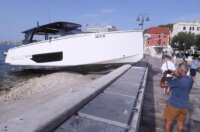Split: Pomorska nesreća na Matejuški, gliser se nasukao u punoj brzini Split: Pomorska nesreća na Matejuški, gliser se nasukao u punoj brzini