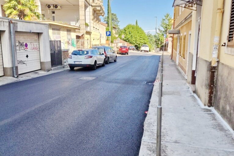 Ulica-Brace-Branchetta-dobila-novi-asfaltni-slojUlica-Brace-Branchetta-dobila-novi-asfaltni-sloj-2