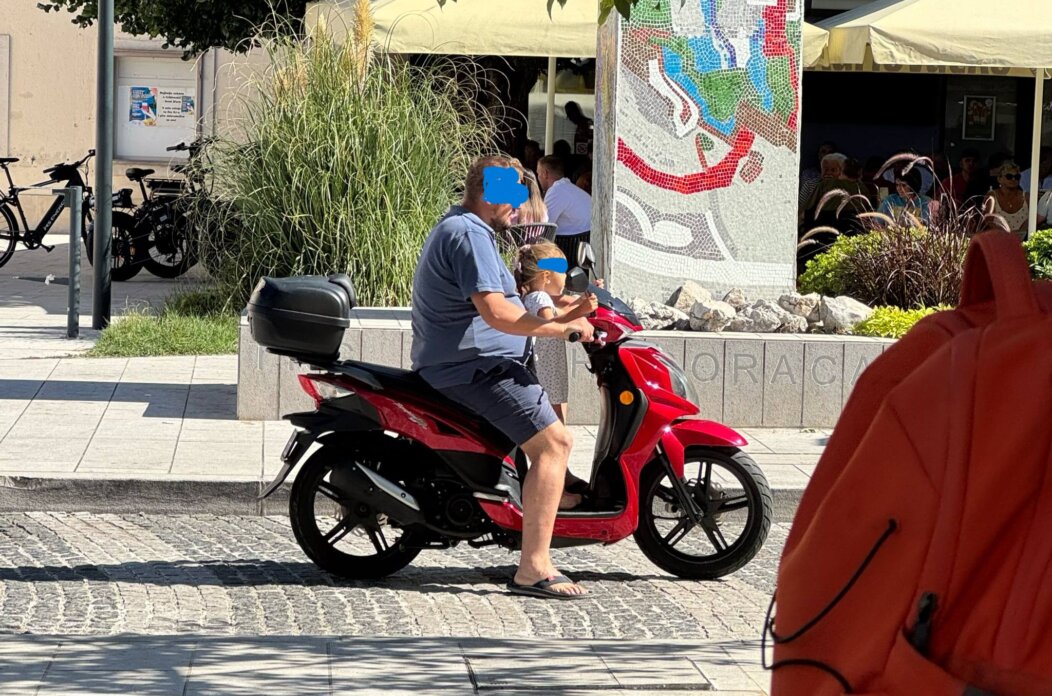 selce skuter djevojčica cenzura selce skuter djevojčica cenzura
