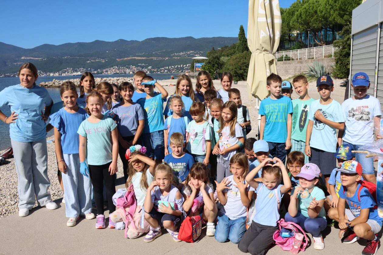 Akcija-ciscenja-plaze-Ploce-58-scaled