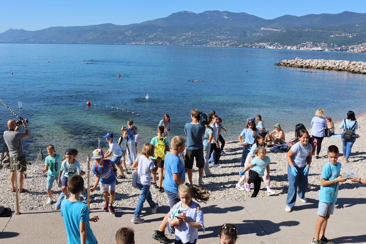 Akcija-ciscenja-plaze-Ploce-66