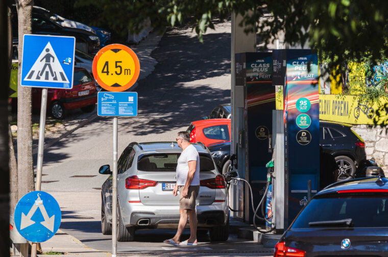 Benzinska pumpa INA kantrida-0101