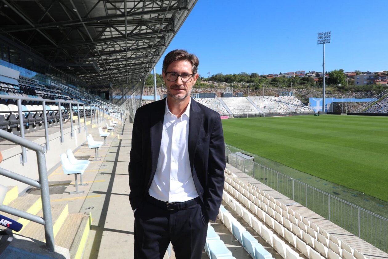 Rijeka: Novi trener Rijeke Victor Sanchez predstavljen na Rujevici Rijeka: Novi trener Rijeke Victor Sanchez predstavljen na Rujevici