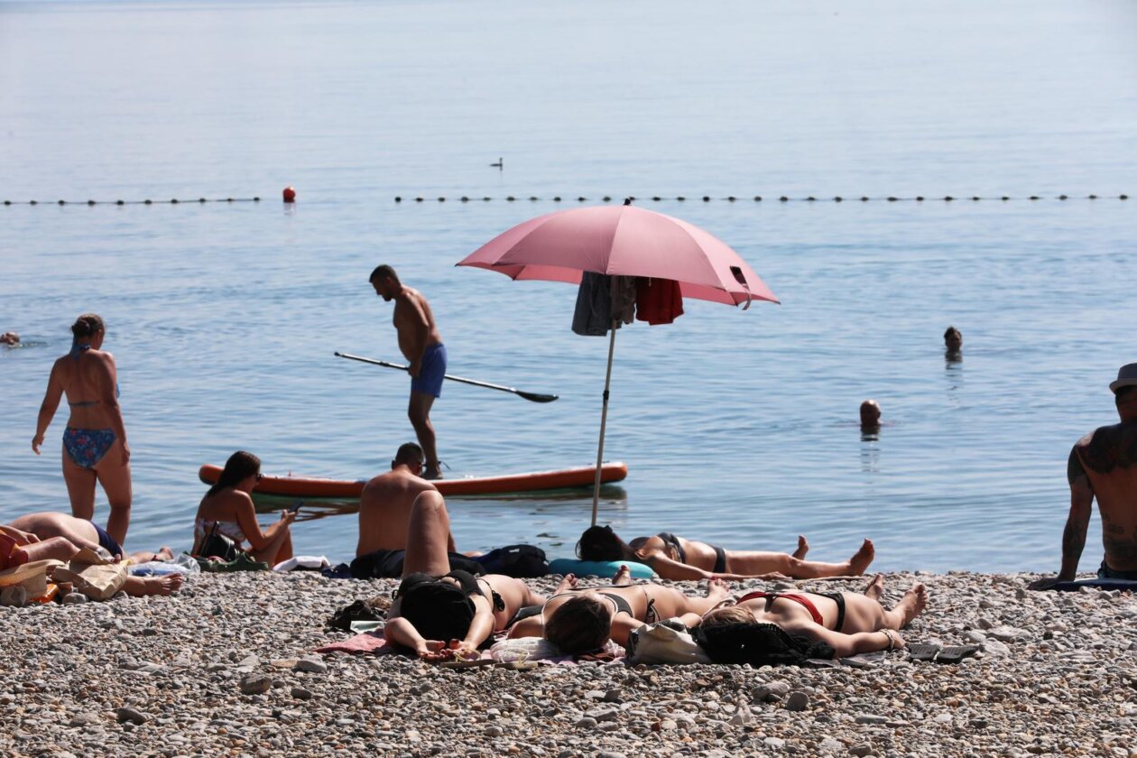 Rijeka: Građani uživaju u suncu i moru na Kantridi Rijeka: Građani uživaju u suncu i moru na Kantridi