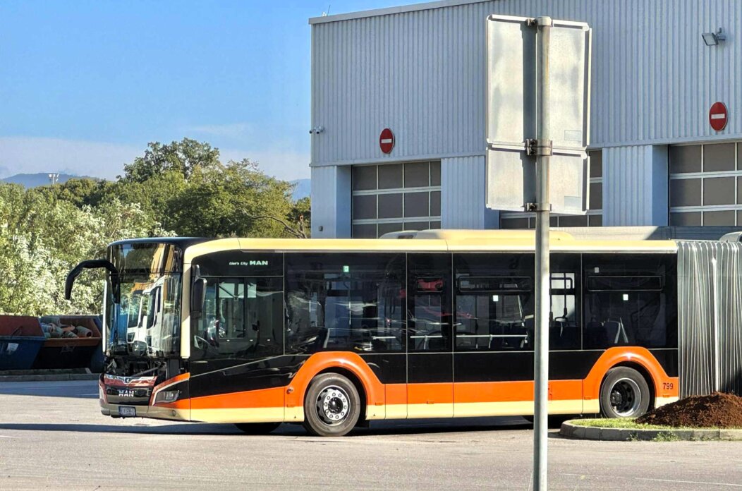AUTOBUS AUTOTROLEJ LISTOPAD 2O25 RIPORTAL AUTOBUS AUTOTROLEJ LISTOPAD 2O25 RIPORTAL