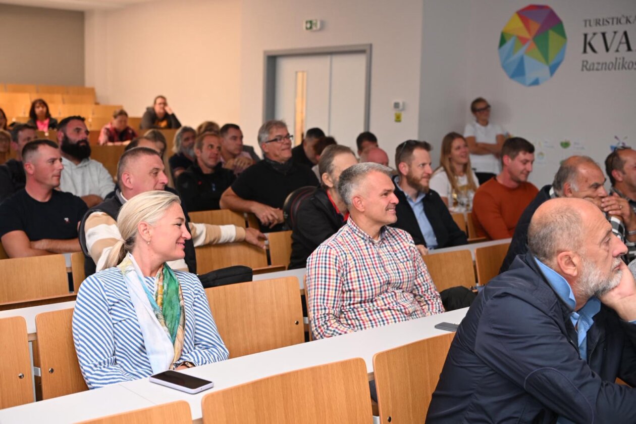 LUKA IKA PREDSTAVLJANJE PROJEKTA (8)