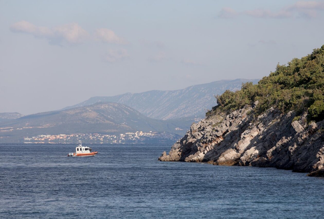 Izvlačenje auta iz mora kod Senja, u slijetanju poginulo četvero stranih državljana