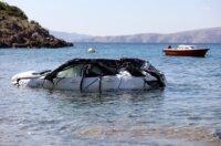 Iz mora kod Senja izvučen automobil u kojem je poginulo četvero stranih državljana Iz mora kod Senja izvučen automobil u kojem je poginulo četvero stranih državljana