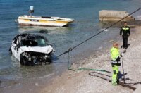 Iz mora kod Senja izvučen automobil u kojem je poginulo četvero stranih državljana Iz mora kod Senja izvučen automobil u kojem je poginulo četvero stranih državljana