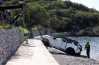 Iz mora kod Senja izvučen automobil u kojem je poginulo četvero stranih državljana Iz mora kod Senja izvučen automobil u kojem je poginulo četvero stranih državljana