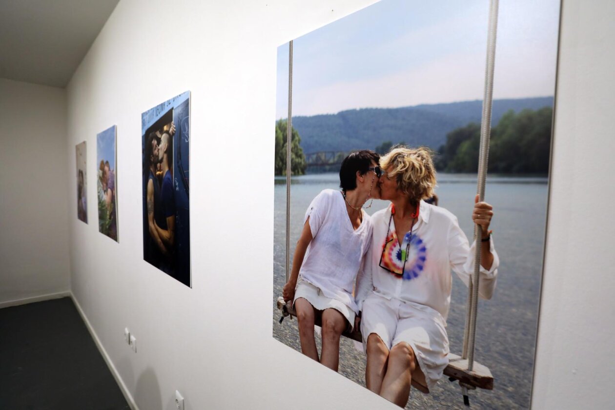 Rijeka: Otvorenje izložbe: „24 BACI“ u sklopu queer festivala Smoqua 2025. Rijeka: Otvorenje izložbe: „24 BACI“ u sklopu queer festivala Smoqua 2025.
