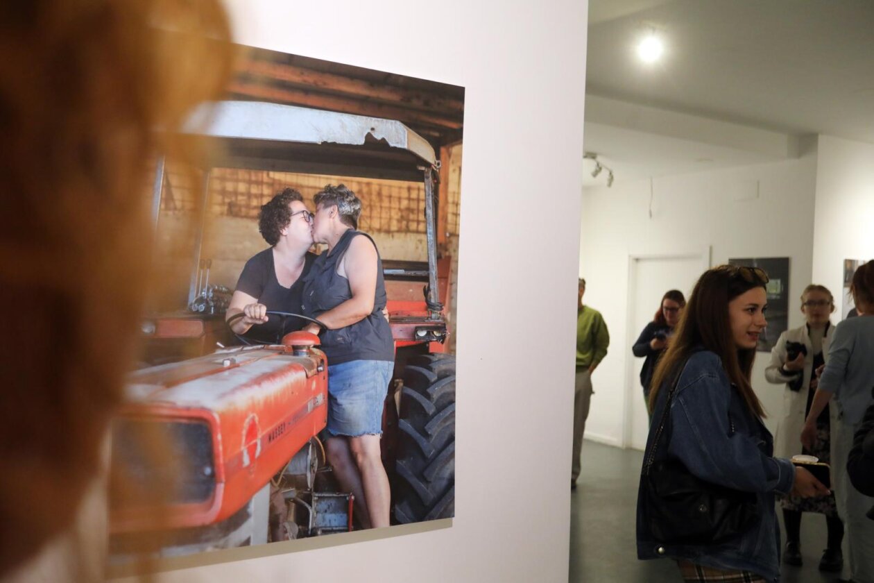 Rijeka: Otvorenje izložbe: „24 BACI“ u sklopu queer festivala Smoqua 2025. Rijeka: Otvorenje izložbe: „24 BACI“ u sklopu queer festivala Smoqua 2025.