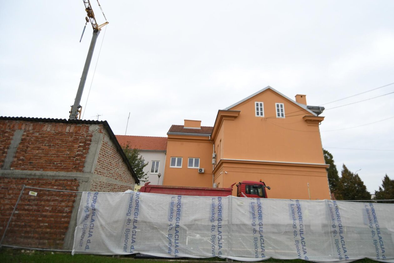 Urušio se zid zatvora u Bjelovaru, poginula dva radnika