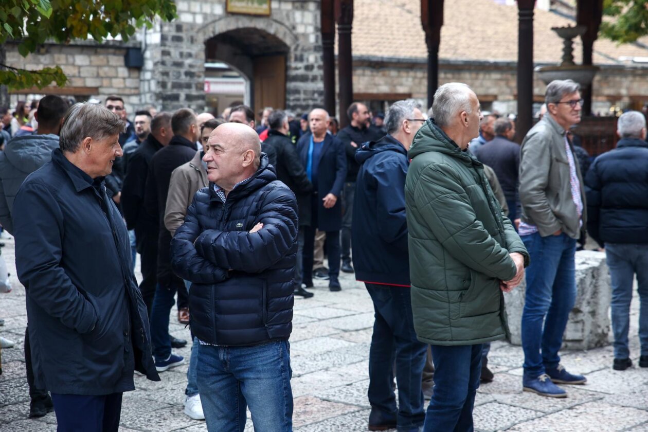 Sarajevo: Dženaza za Halida Bešlića u Gazi Husrev-begovoj džamiji