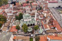 Sarajevo: Pogled iz zraka na dženazu za Halida Bešlića u Gazi Husrev-begovoj džamiji Sarajevo: Pogled iz zraka na dženazu za Halida Bešlića u Gazi Husrev-begovoj džamiji