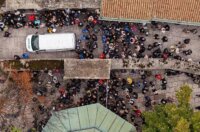 Sarajevo: Pogled iz zraka na dženazu za Halida Bešlića u Gazi Husrev-begovoj džamiji Sarajevo: Pogled iz zraka na dženazu za Halida Bešlića u Gazi Husrev-begovoj džamiji