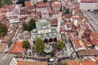 Sarajevo: Pogled iz zraka na dženazu za Halida Bešlića u Gazi Husrev-begovoj džamiji Sarajevo: Pogled iz zraka na dženazu za Halida Bešlića u Gazi Husrev-begovoj džamiji
