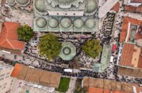 Sarajevo: Pogled iz zraka na dženazu za Halida Bešlića u Gazi Husrev-begovoj džamiji Sarajevo: Pogled iz zraka na dženazu za Halida Bešlića u Gazi Husrev-begovoj džamiji