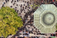 Sarajevo: Pogled iz zraka na dženazu za Halida Bešlića u Gazi Husrev-begovoj džamiji Sarajevo: Pogled iz zraka na dženazu za Halida Bešlića u Gazi Husrev-begovoj džamiji