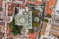 Sarajevo: Pogled iz zraka na dženazu za Halida Bešlića u Gazi Husrev-begovoj džamiji Sarajevo: Pogled iz zraka na dženazu za Halida Bešlića u Gazi Husrev-begovoj džamiji