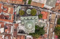 Sarajevo: Pogled iz zraka na dženazu za Halida Bešlića u Gazi Husrev-begovoj džamiji Sarajevo: Pogled iz zraka na dženazu za Halida Bešlića u Gazi Husrev-begovoj džamiji