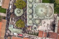 Sarajevo: Pogled iz zraka na dženazu za Halida Bešlića u Gazi Husrev-begovoj džamiji Sarajevo: Pogled iz zraka na dženazu za Halida Bešlića u Gazi Husrev-begovoj džamiji