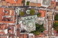 Sarajevo: Pogled iz zraka na dženazu za Halida Bešlića u Gazi Husrev-begovoj džamiji Sarajevo: Pogled iz zraka na dženazu za Halida Bešlića u Gazi Husrev-begovoj džamiji