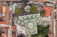 Sarajevo: Pogled iz zraka na dženazu za Halida Bešlića u Gazi Husrev-begovoj džamiji Sarajevo: Pogled iz zraka na dženazu za Halida Bešlića u Gazi Husrev-begovoj džamiji