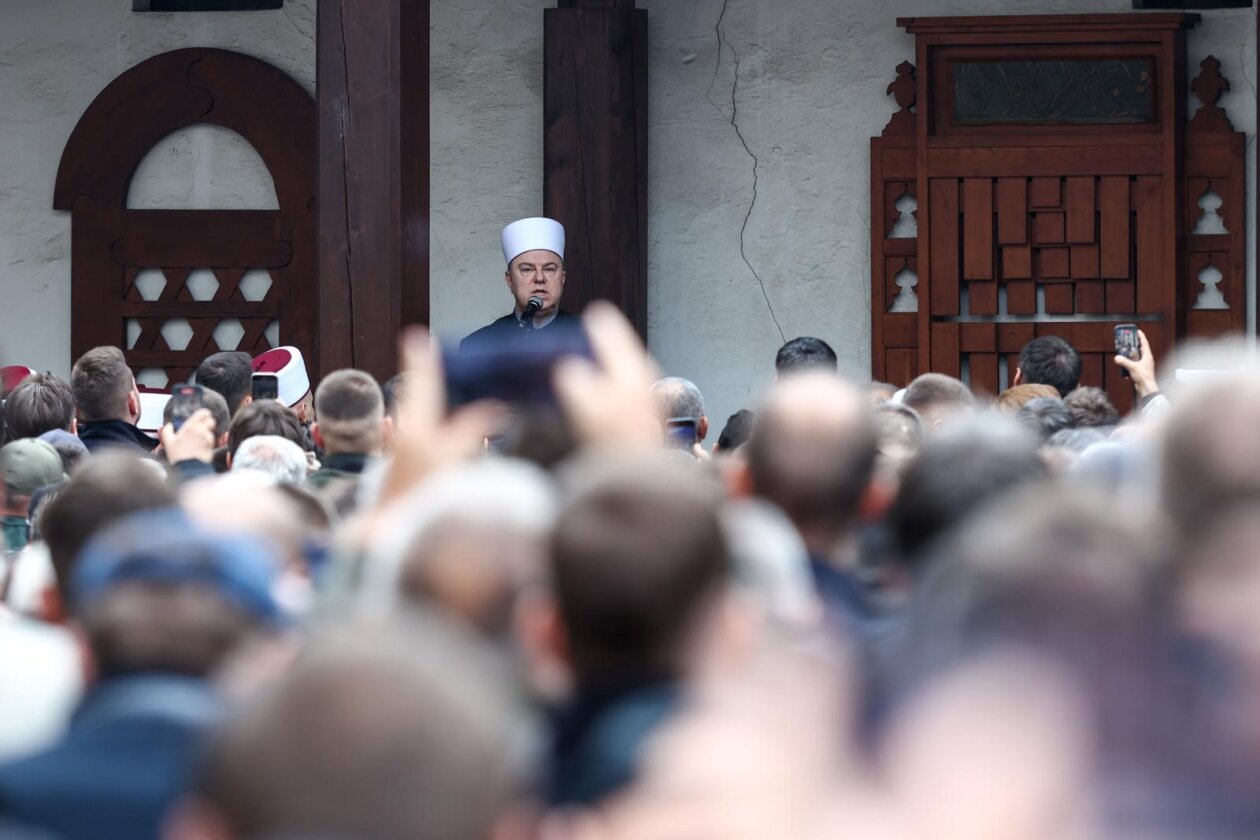 Sarajevo: Dženaza za Halida Bešlića u Gazi Husrev-begovoj džamiji