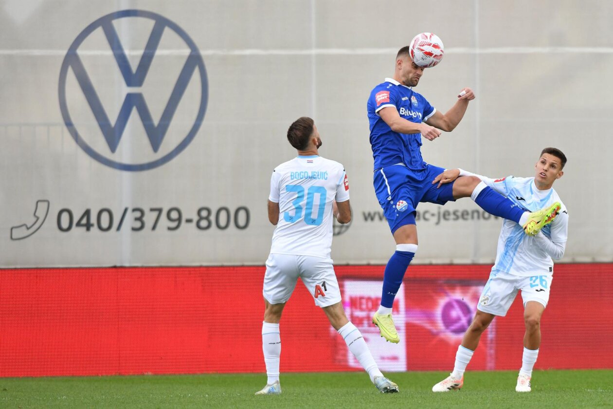 Slaven Belupo i Rijeka sastali se u 10. kolu SuperSport HNL-a Slaven Belupo i Rijeka sastali se u 10. kolu SuperSport HNL-a