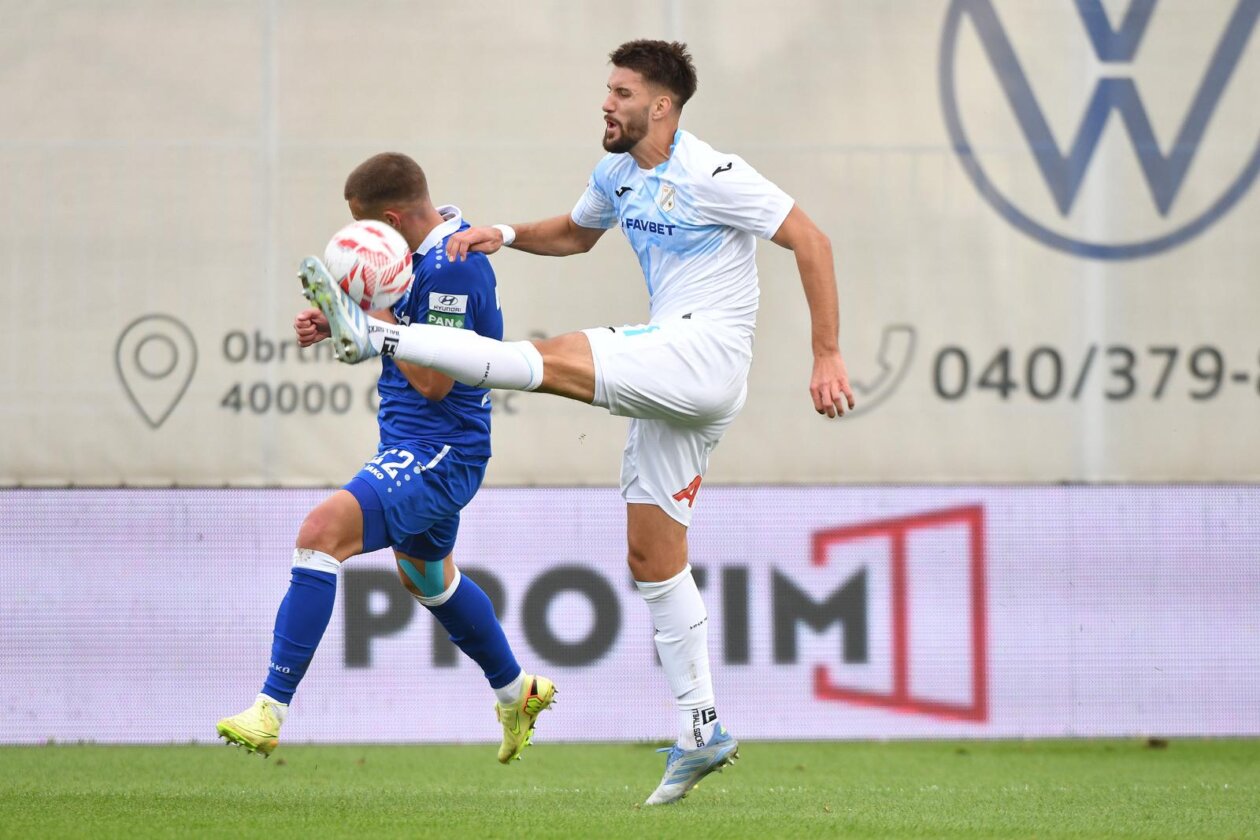 Slaven Belupo i Rijeka sastali se u 10. kolu SuperSport HNL-a Slaven Belupo i Rijeka sastali se u 10. kolu SuperSport HNL-a